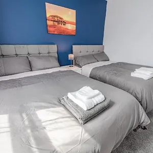 Cheerful 4 Bedrooms 8 Mn To Train Station Holiday home