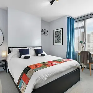 Modern Double Bedroom In 1 Holiday home